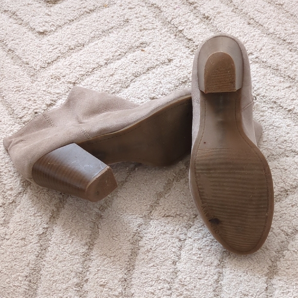 Old Navy Tan Ankle Booties with Block Heel - Picture 3 of 7